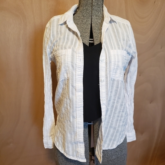 American Eagle Outfitters Tops - BUTTON down